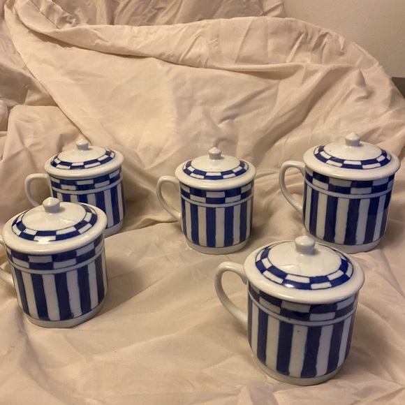 PORCELAIN BLUE & WHITE MUG, LIDS AND SAUCERS - Picture 5 of 7